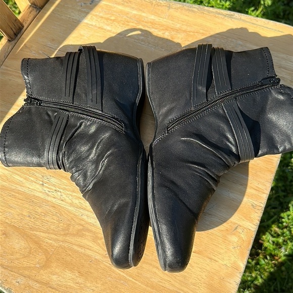 Bare Traps Woman’s Mid Wedge Hidden Heel Zip Up Pixie Ankle Booties Size 10 - Picture 14 of 15